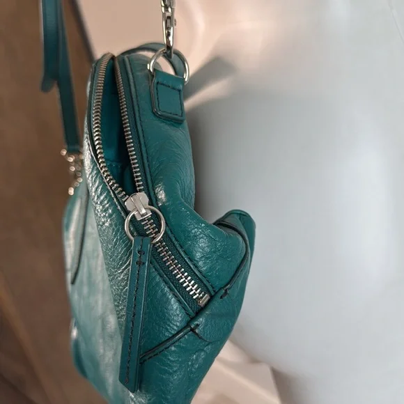 Fossil Leather CROSSBODY Like New - Picture 5 of 8